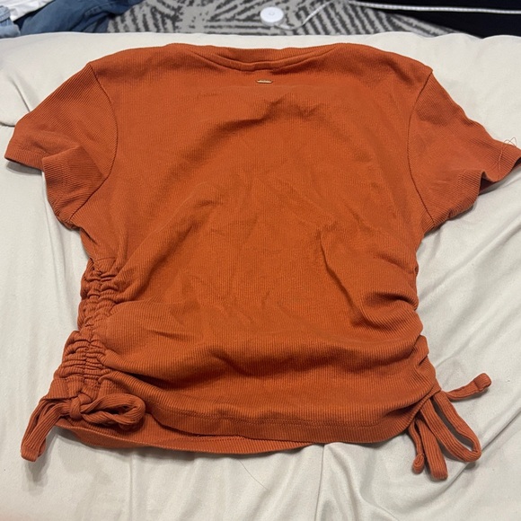 Guess Rust Short Sleeve Ruched Top - Picture 3 of 3